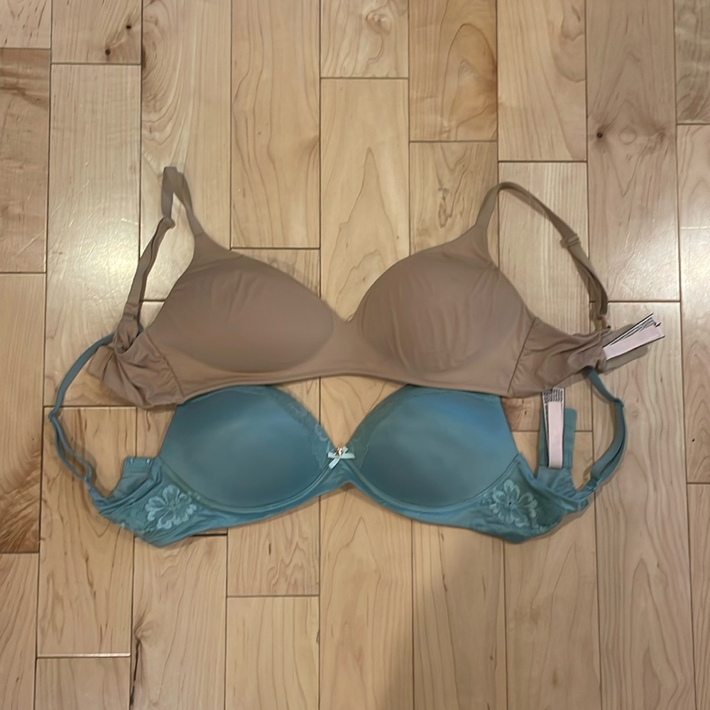 2 wireless Victoria’s Secret bras